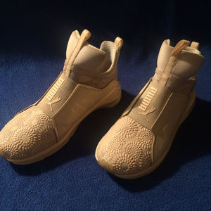 ladies puma shoes size 7